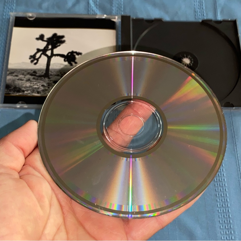 U2 CD - Picture 12 of 16